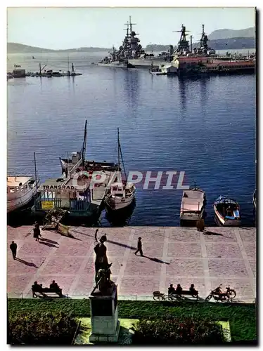 Cartes postales moderne Toulon La statue de Cuverville fae aux bateaux de la marine nationale Bateaux Transrade