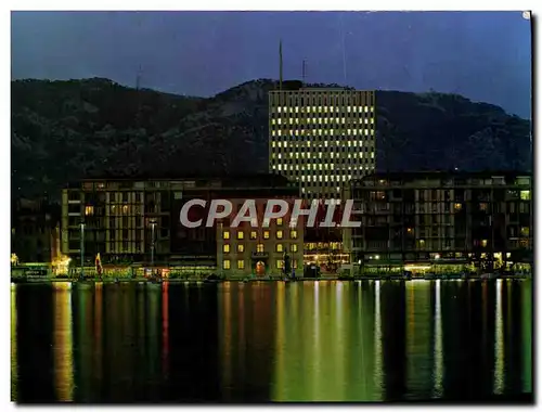 Cartes postales moderne Toulon La nuit sur les quais du port L&#39hotel de ville