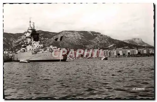 Cartes postales moderne Toulon Le cuirasse Richelieu Le Quai Stalingrad Bateaux