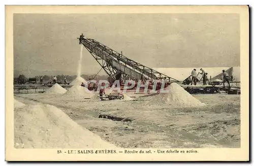 Cartes postales Les Salins d&#39Hyeres Recolte de sel Une echelle en action