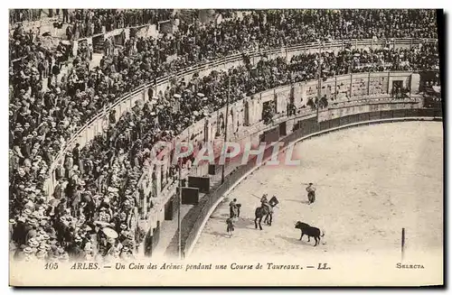 Ansichtskarte AK Arles Un coin des arenes pendant une course de taureaux Corrida