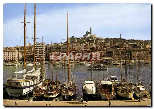 Cartes postales moderne Marseille Un Coin du Port Dans le Tond Notre Dame