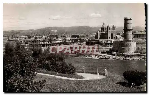 Cartes postales moderne Marseille Les Quais et la Cathedrale Vus du Jardin du Pharo