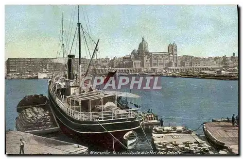 Ansichtskarte AK Marseille La cathedrale et le port de la Joliette Bateau