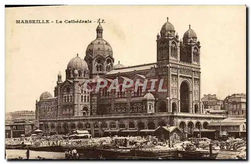 Ansichtskarte AK Marseille La Cathedrale Bateaux