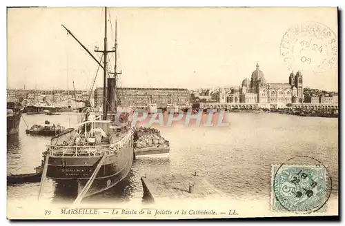 Cartes postales Marseille La Bassin de la Joliette et la Cathedrale Bateau