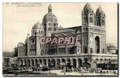 Cartes postales Marseille La cathedrale prise du vieux port