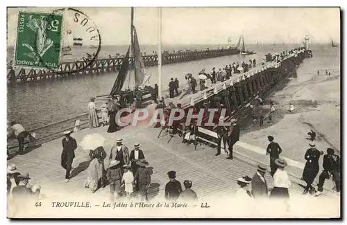 Cartes postales Trouville Les Jetees a l&#39Heure de la Maree