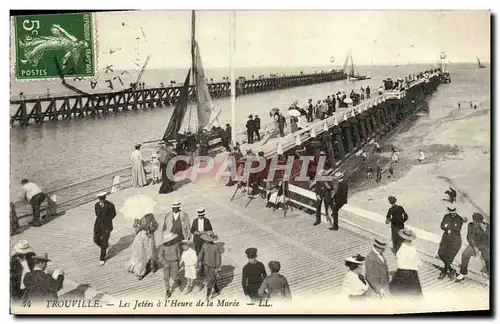 Cartes postales Trouville Les Jetees a l&#39Heure de la Maree