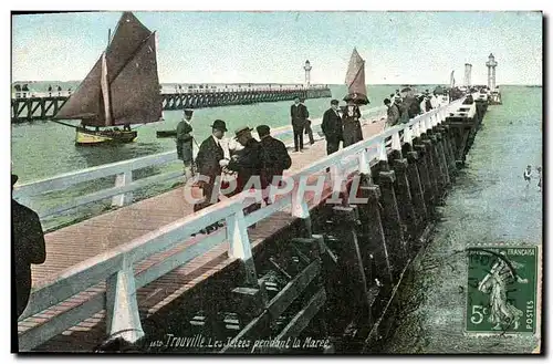 Ansichtskarte AK Trouville Les Jetees Pendant la Maree Bateaux