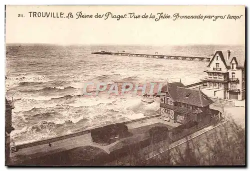 Cartes postales Trouville Reine des Plages Vue de La Jetee Promenade par gras temps