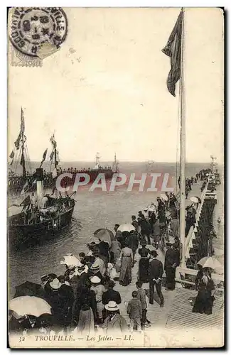 Cartes postales Trouville Les Jetees Bateau