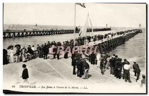 Cartes postales Trouville les jetees a l&#39heure de la maree Bateau