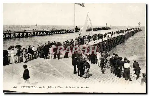 Cartes postales Trouville les jetees a l&#39heure de la maree Bateau