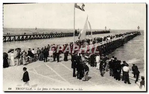 Cartes postales Trouville les jetees a l&#39heure de la maree Bateau