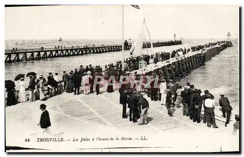 Cartes postales Trouville les jetees a l&#39heure de la maree Bateau