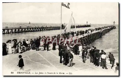 Cartes postales Trouville les jetees a l&#39heure de la maree Bateau