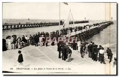 Cartes postales Trouville les jetees a l&#39heure de la maree Bateau