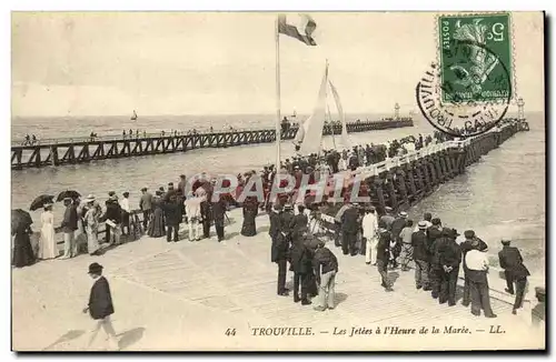 Cartes postales Trouville les jetees a l&#39heure de la maree Bateau