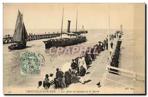 Cartes postales Trouville sur mer Les jetees au moment de la maree Bateaux