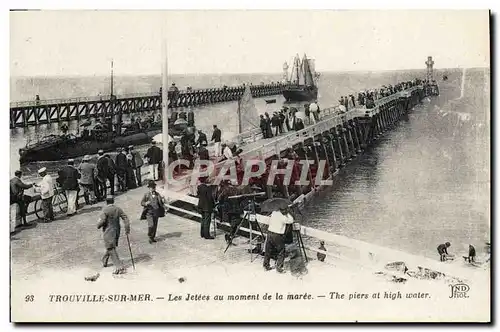 Cartes postales Trouville sur mer Les jetees au moment de la maree Bateaux Torpilleur