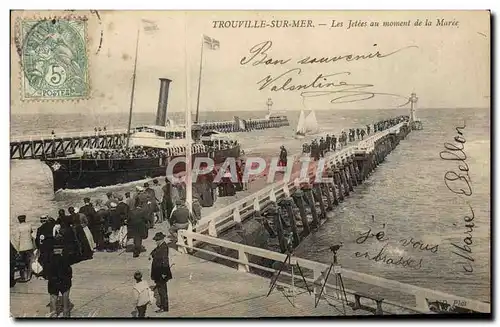 Cartes postales Trouville sur mer Les jetees au moment de la maree Bateau