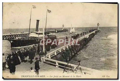 Cartes postales Trouville sur mer Les jetees au moment de la maree Bateaux