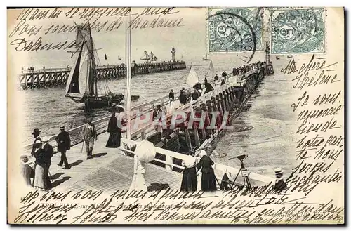 Cartes postales Trouville sur mer Les jetees au moment de la maree Bateau