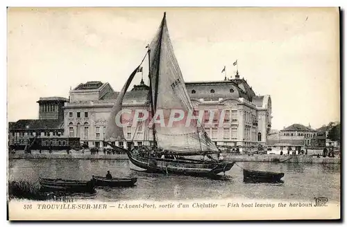 Cartes postales Trouville sur mer L&#39avant port sortie d&#39un chalutier Bateau