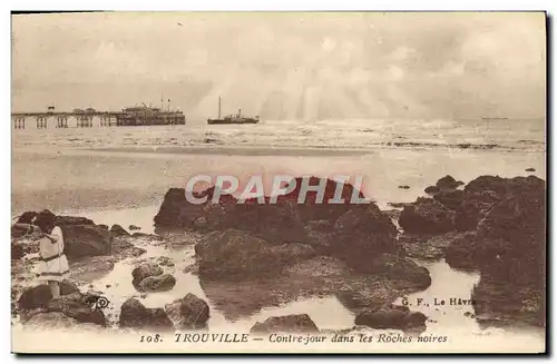 Cartes postales Trouville Contre jour dans les roches noires