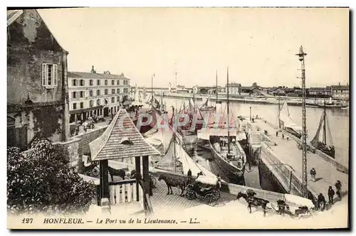 Ansichtskarte AK Honfleur Le Port Vu de la Lieutenance Bateaux