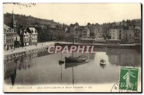 Ansichtskarte AK Honfleur Quai Ste Catherine et Musee Normand