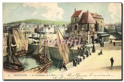 Cartes postales Honfleur La Lieutenance et le Port Bateaux