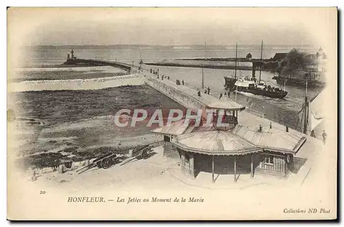 Cartes postales Honfleur Les Jetees au Moment de la Maree Bateau