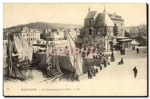 Cartes postales Honfleur La Lieutenance et le Port Bateaux