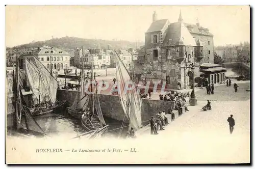 Cartes postales Honfleur La Lieutenance et le Port Bateaux