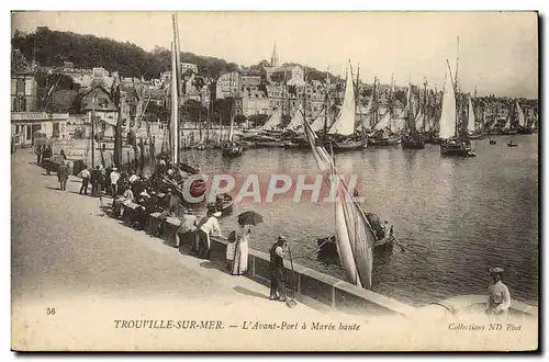 Ansichtskarte AK Trouville Sur Mer L&#39Avant Port a maree haute Bateaux