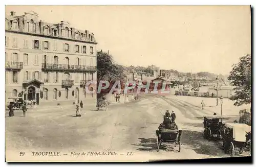 Cartes postales Trouville Place De L&#39Hotel de Ville