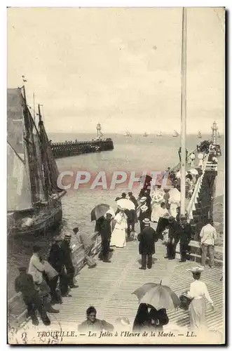 Cartes postales Trouville Les jetees a i&#39heure de la maree Bateau