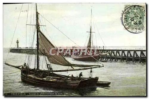 Cartes postales Trouville Bateau de peche sortant du port