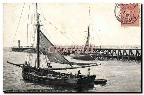 Cartes postales Trouville Bateau de peche sortant du port