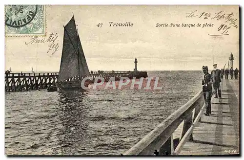Ansichtskarte AK Trouville Sortie d&#39une barque de peche Bateau