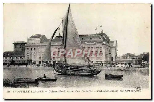 Cartes postales Trouville Sur mer L&#39avant port sortie d&#39un chalutier Bateau