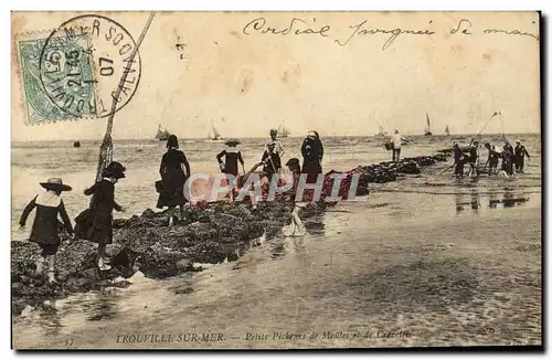 Cartes postales Trouville Sur mer Pelits pecheurs de moules et de crevettes