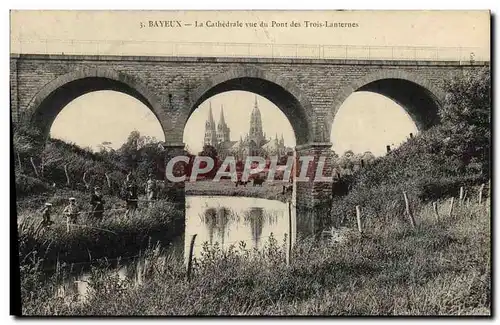 Cartes postales Bayeux La cathedrale vue du pont des trois lanternes Enfants Peche pecheurs