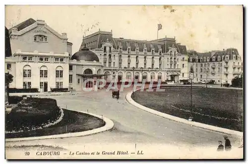 Cartes postales Cabourg Le Casino et le grand Hotel