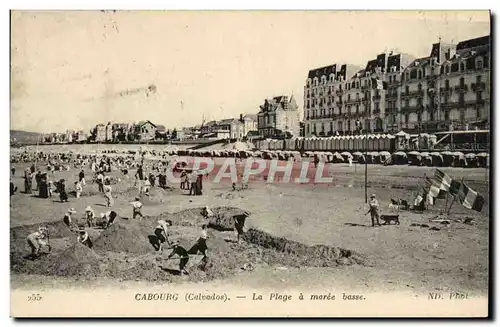 Cartes postales Cabourg La Plage a maree basse Enfants Chateau de sable