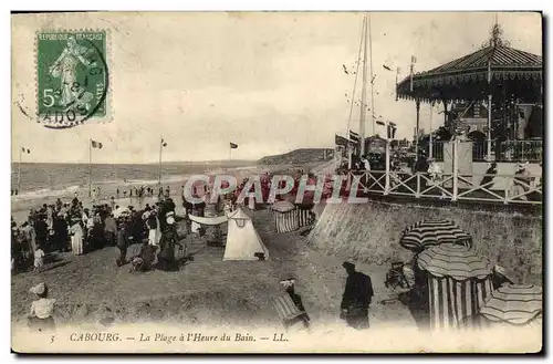 Cartes postales Cabourg La Plage a l&#39Heure du Bain