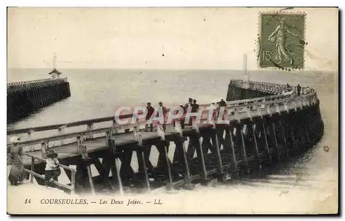 Cartes postales Courseulles Les deux Jetees