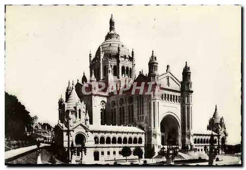 Cartes postales moderne La Basilique de Lisieux vue d&#39ensemble